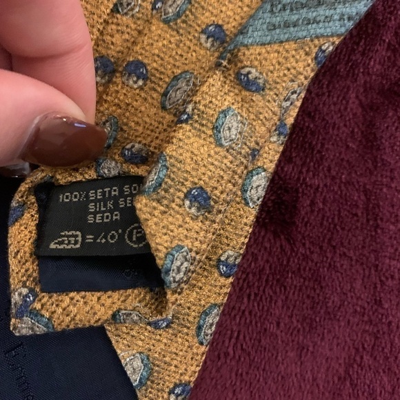 Silk tie​​​​​​​​​​​​​​​​​​​​​​​​ - Picture 3 of 4